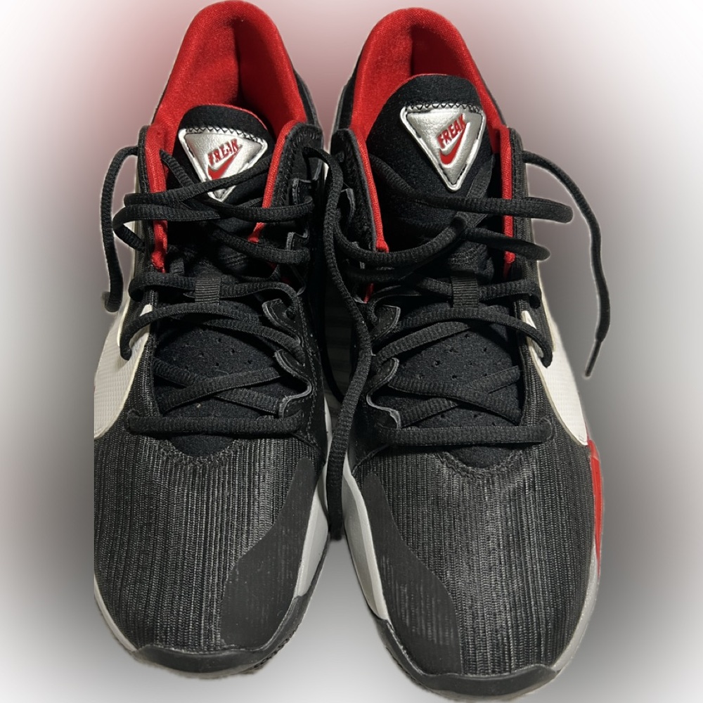 Hardly Worn Nike Freaks Size 10